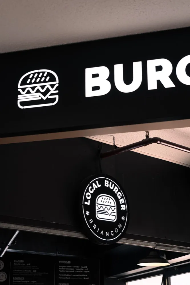 Enseigne Local Burger à Briançon