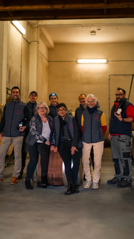 L'équipe de la Cave Coopérative Valléon réunie dans le chai