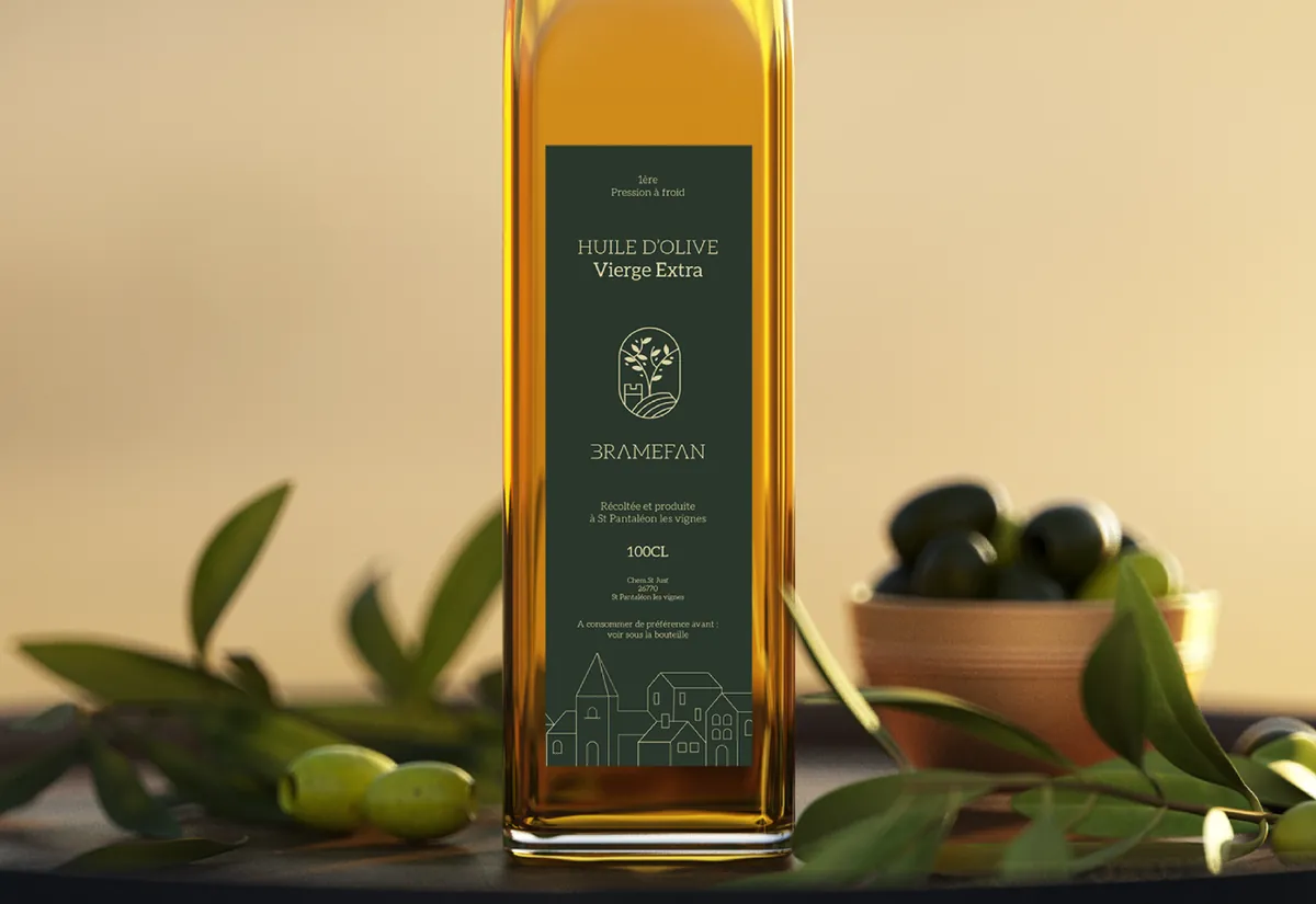 Étiquette Bramefan sur une bouteille d'huile d'olive vierge extra, première pression à froid