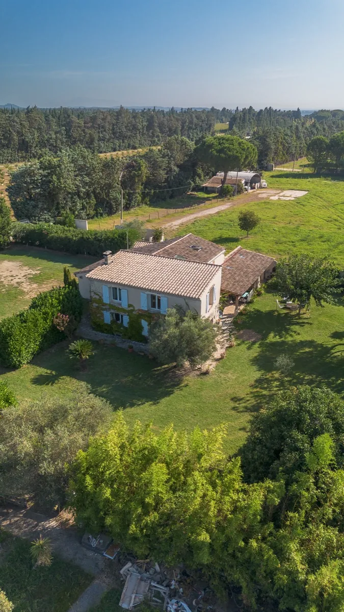 Vue aérienne du bien et de son terrain, maison Orpi Belle Pierre à Beaucaire